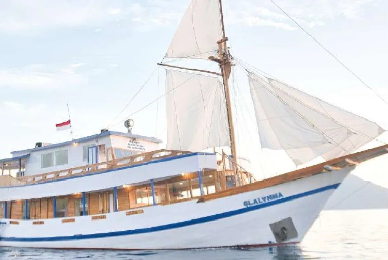 Ayvara at anchor
