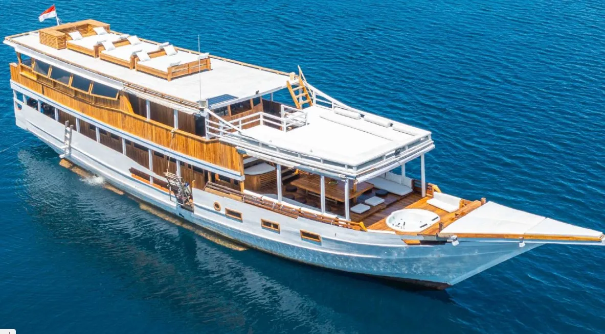Magia II under way