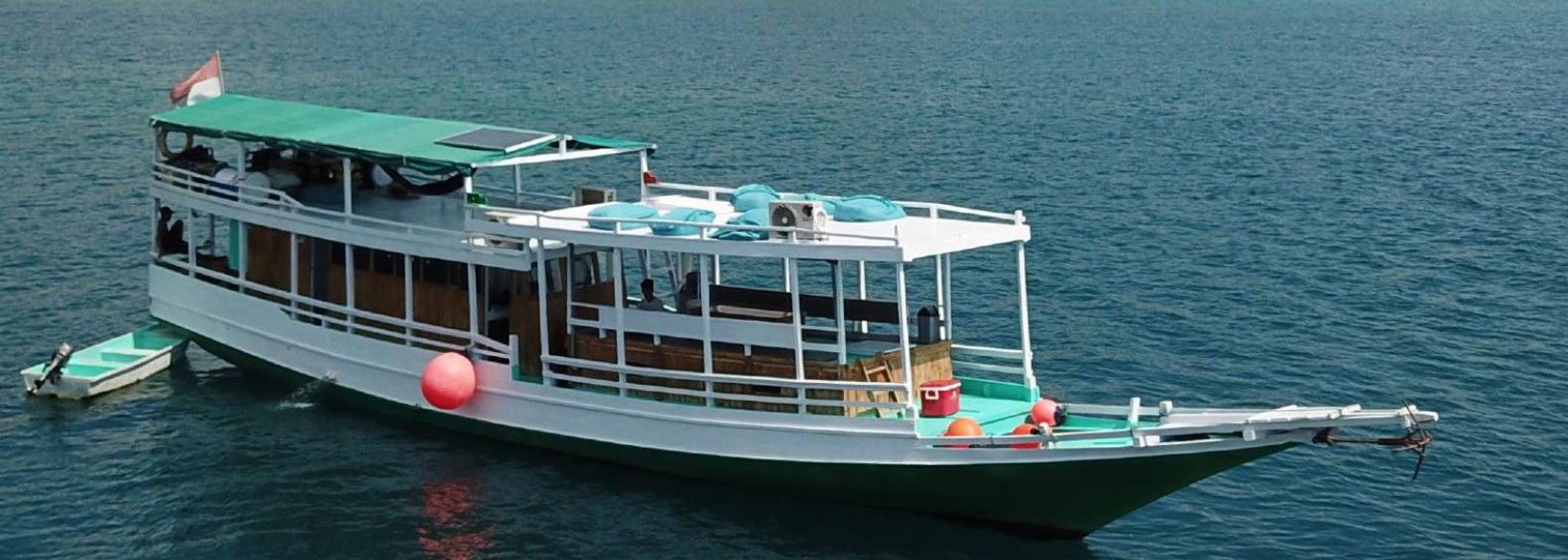 Building a Yacht in Bali: Teak vs. Fiberglass Hull Comparison