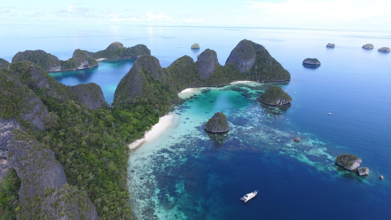 Avoiding Common Mistakes When Chartering a Raja Ampat Yacht