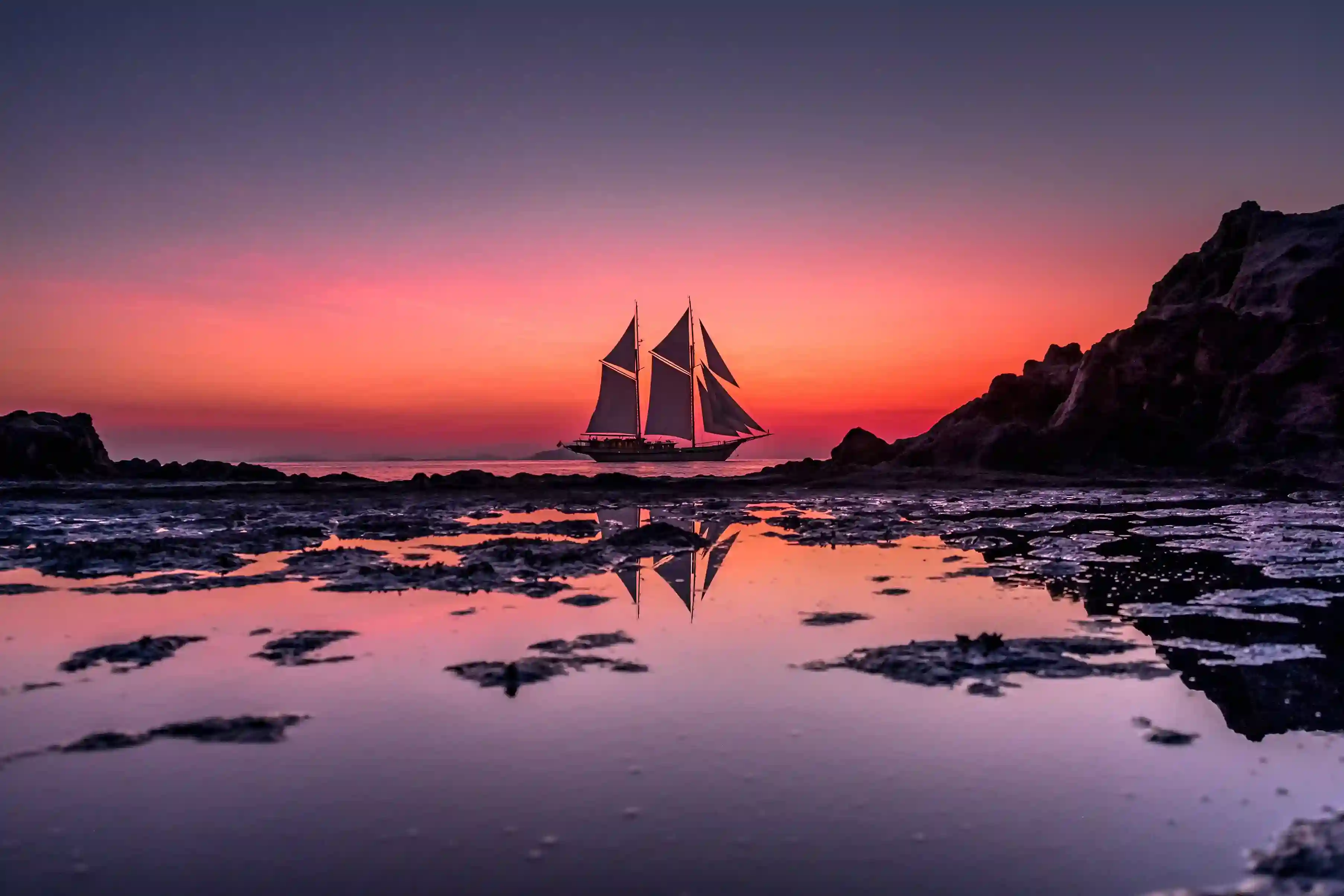 Explore Komodo: Luxury Yacht and Phinisi Charters